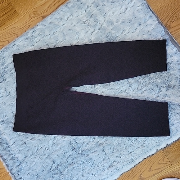 Fabletics Dark Purple/Black Capri Leggings, Women's Size Small, Great Condition - Picture 9 of 11